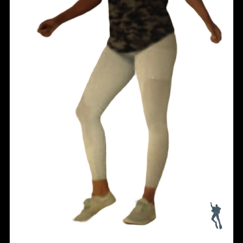 zuda Petite Z-Move 7/8 leggings with mixed mesh.NWT
